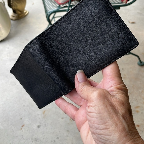 Ralph Lauren Leather Passcase wallet NIB - Picture 2 of 5